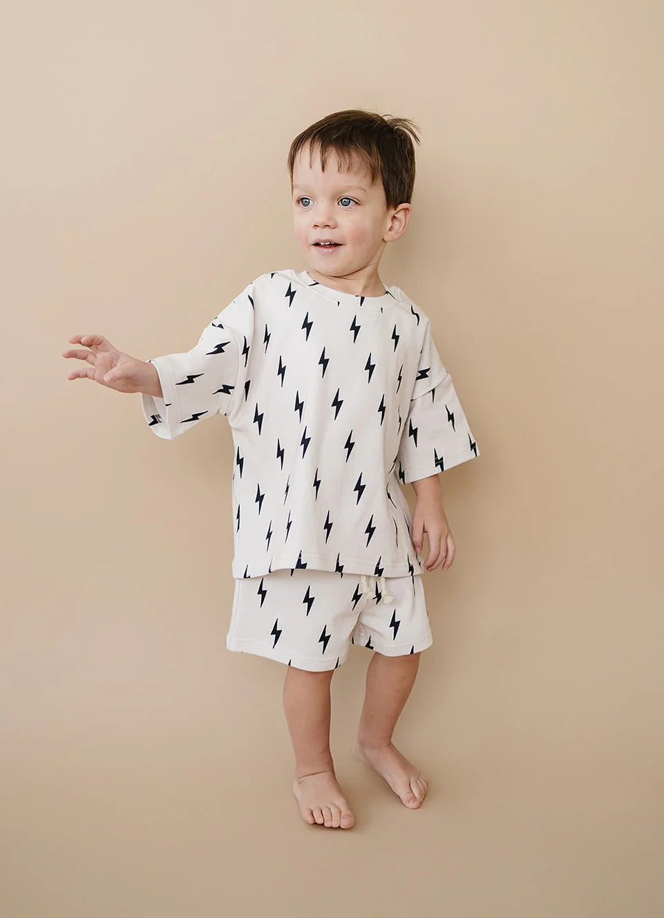 Short set| Black & White bolts