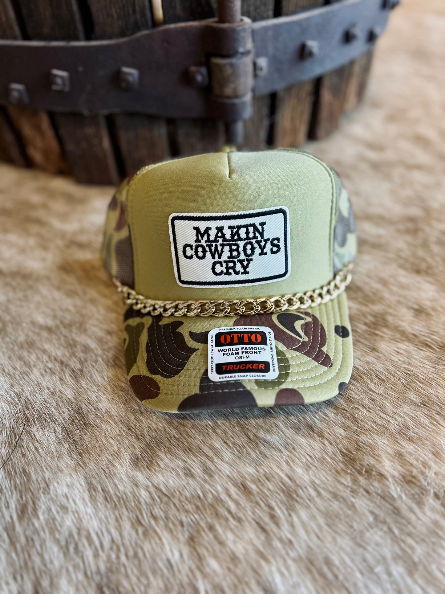 Makin Cowboys Cry W/Chain Hat