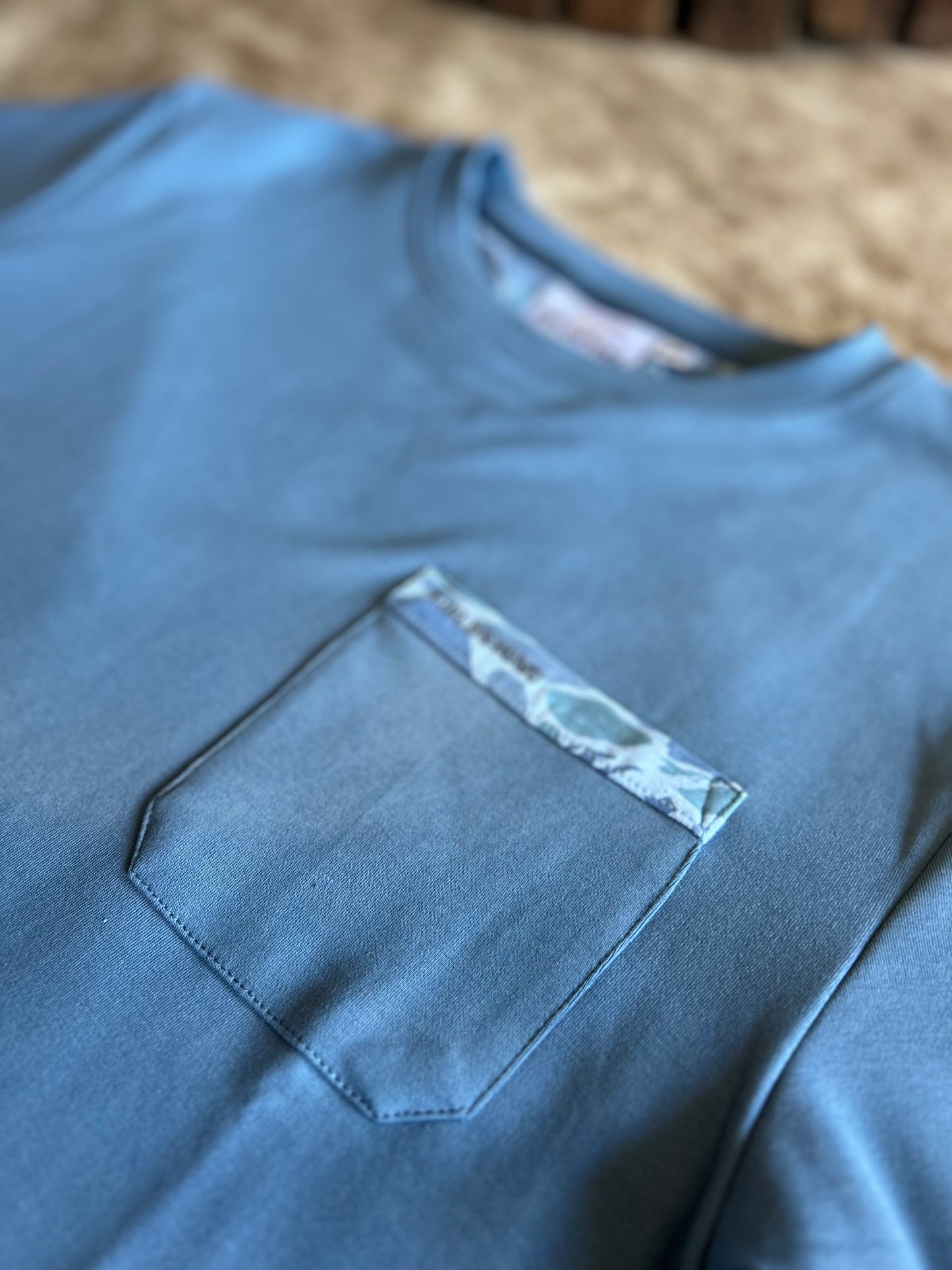 Men’s| Solid Tee w/ Saltwater Camo Pocket