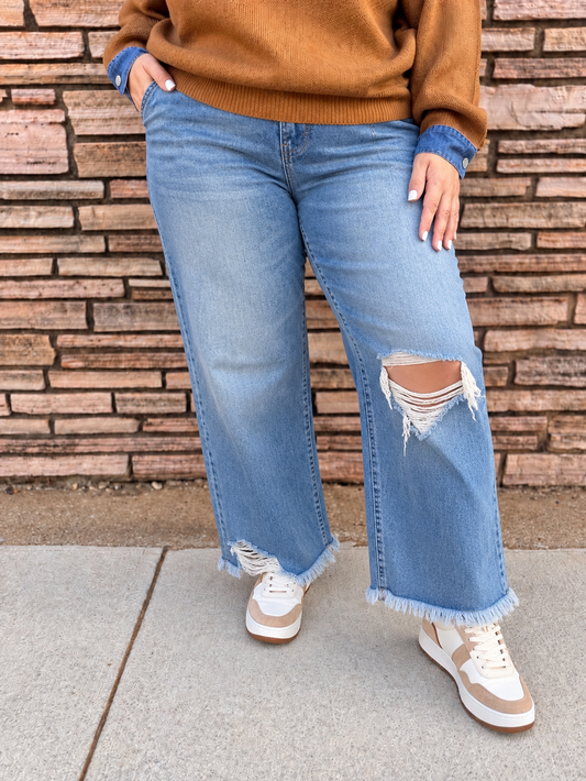 Curvy | Presley Distressed Denim